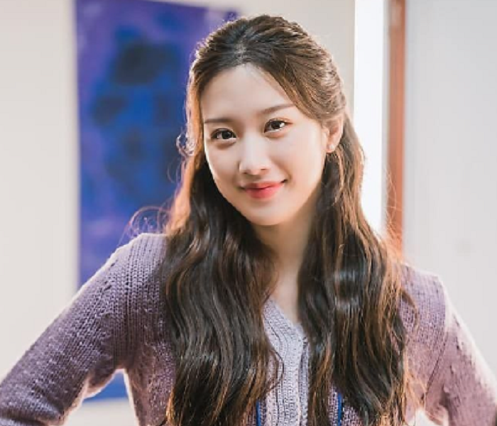 Moon Ga Young Tampil Memukau dalam Pemotretan Terbaru untuk Harper's Bazaar Korea